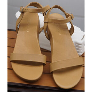 Secra Willow Sandals Size 8.5 Carmel